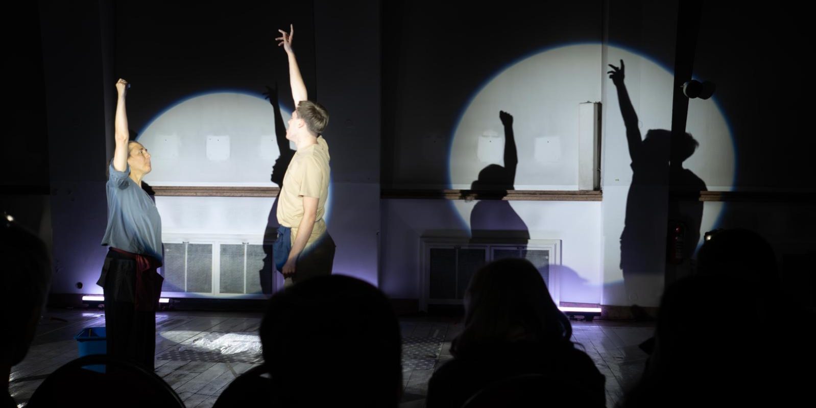 Körner eines Autisten. Gefühle, eine Taube, Samstag 12. Oktober 2024 (Uraufführung), Foto: MICHAEL T.