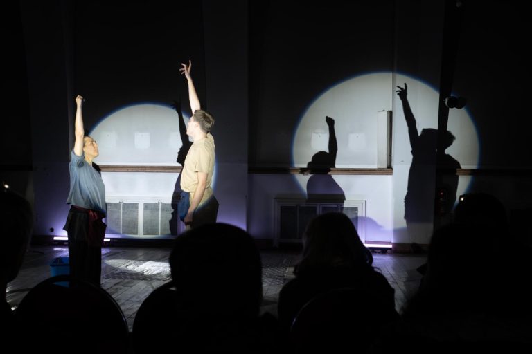 Körner eines Autisten. Gefühle, eine Taube, Samstag 12. Oktober 2024 (Uraufführung), Foto: MICHAEL T.